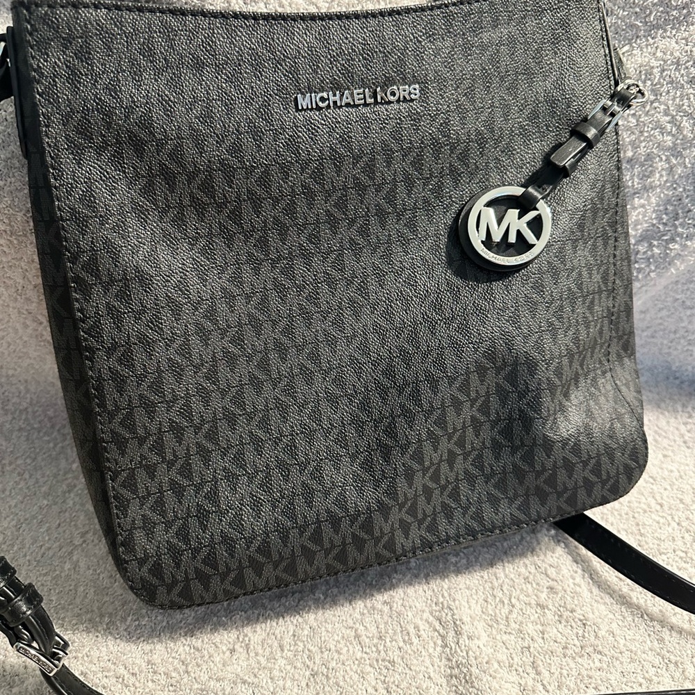 Michael Kors jet set bag.